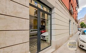 Glamour Madrileno Para 6, Vive En Calle Del Aguila E3